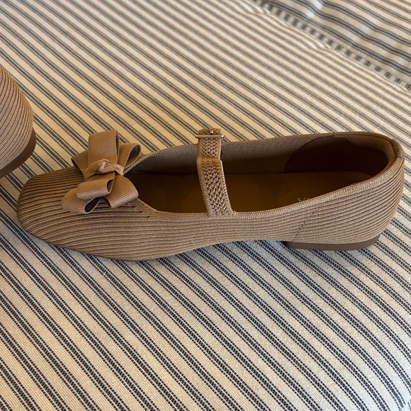 VIVAIA Women's Tan Square Toed Mary Jane Flats - Picture 13 of 14